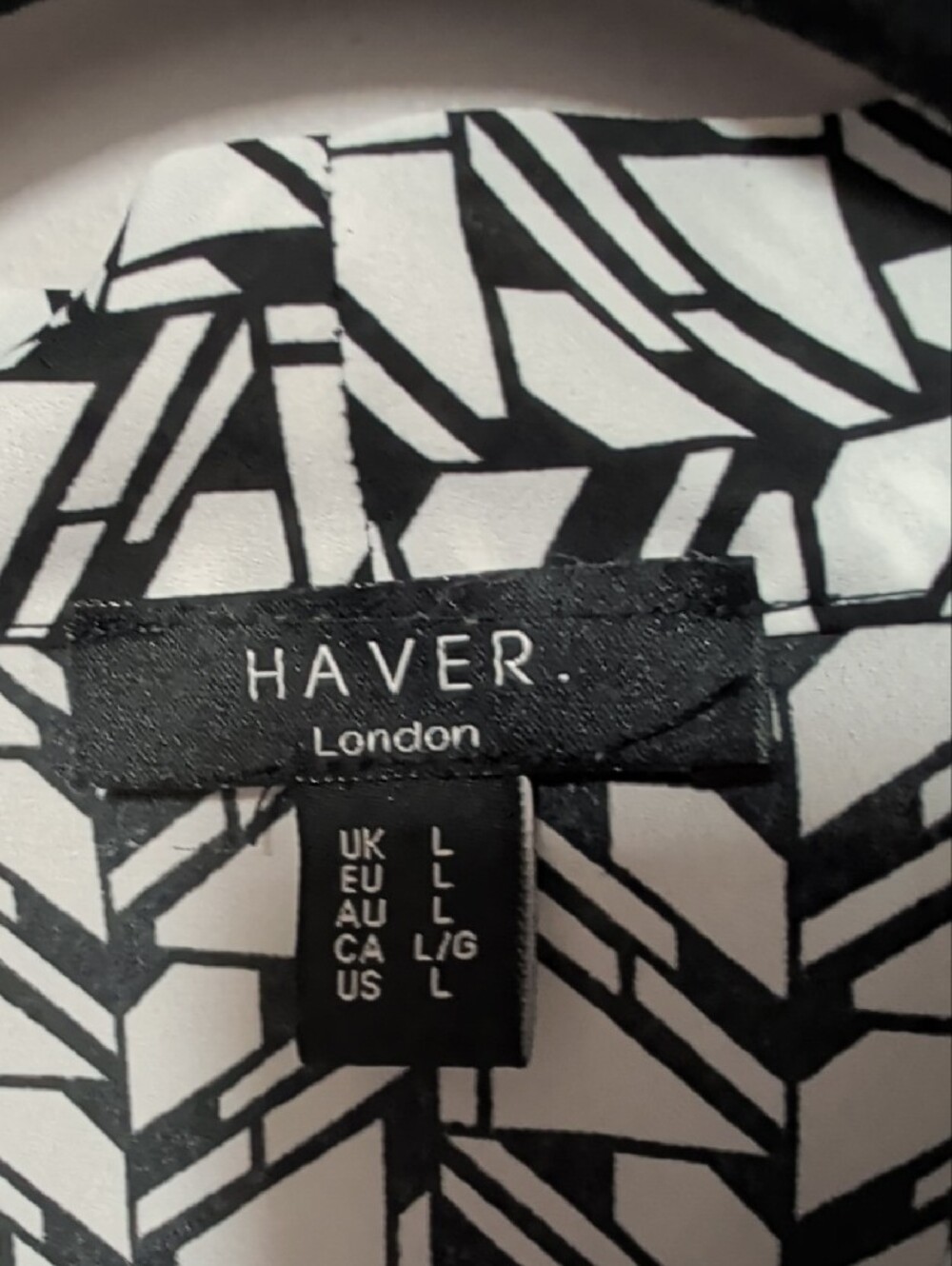 Haver. Black & White Geometric Tie-Neck Flutter-Sleeve Blouse - Picture 4 of 6